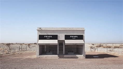 Prada Marfa: a loja que fica no meio do deserto 